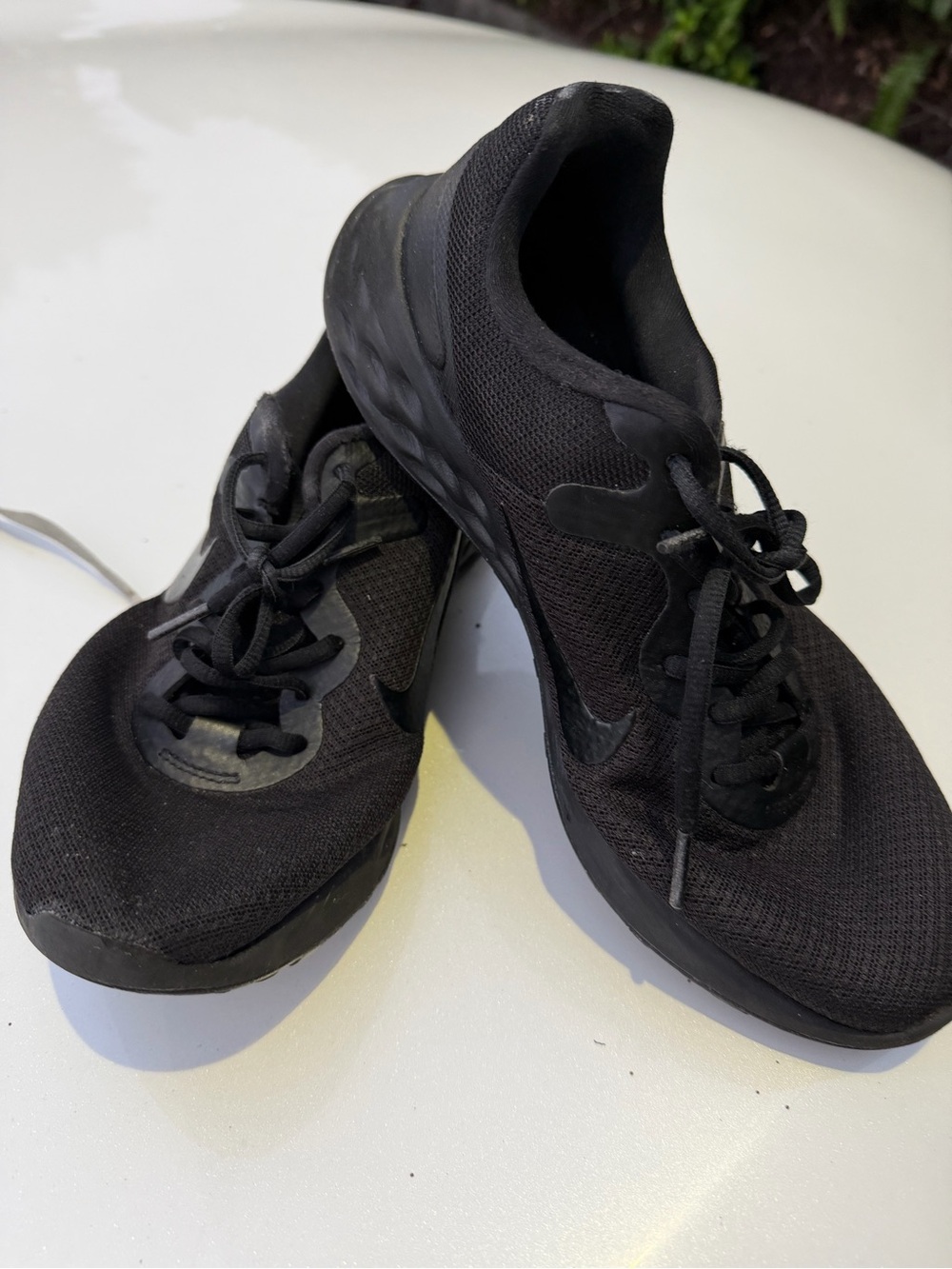 Nike Men's Black Low-Profile Running Sneakers
